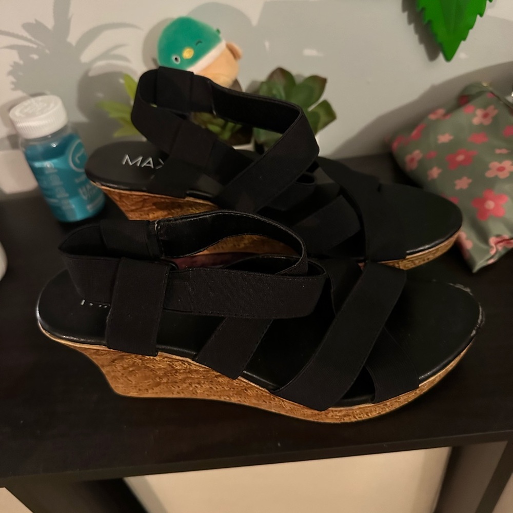 Black strapped wedges